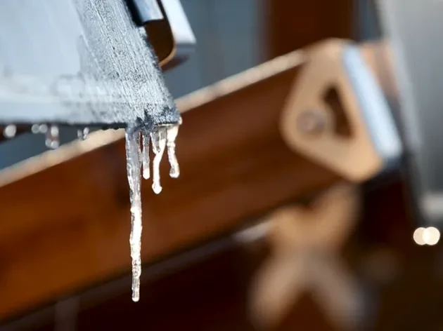 Detaljer på byggnad, istappar